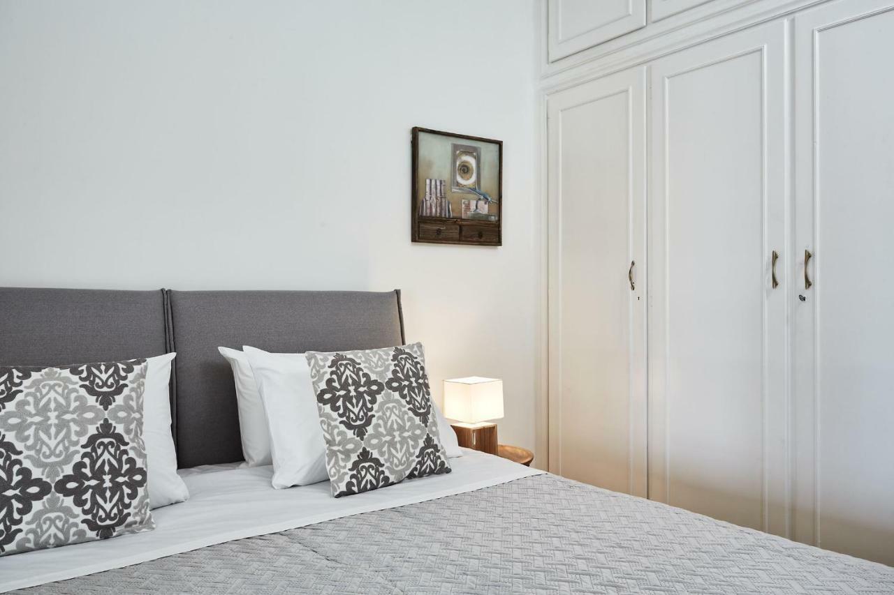 Chic One Bd Apartment With Hilton View Athen Eksteriør billede