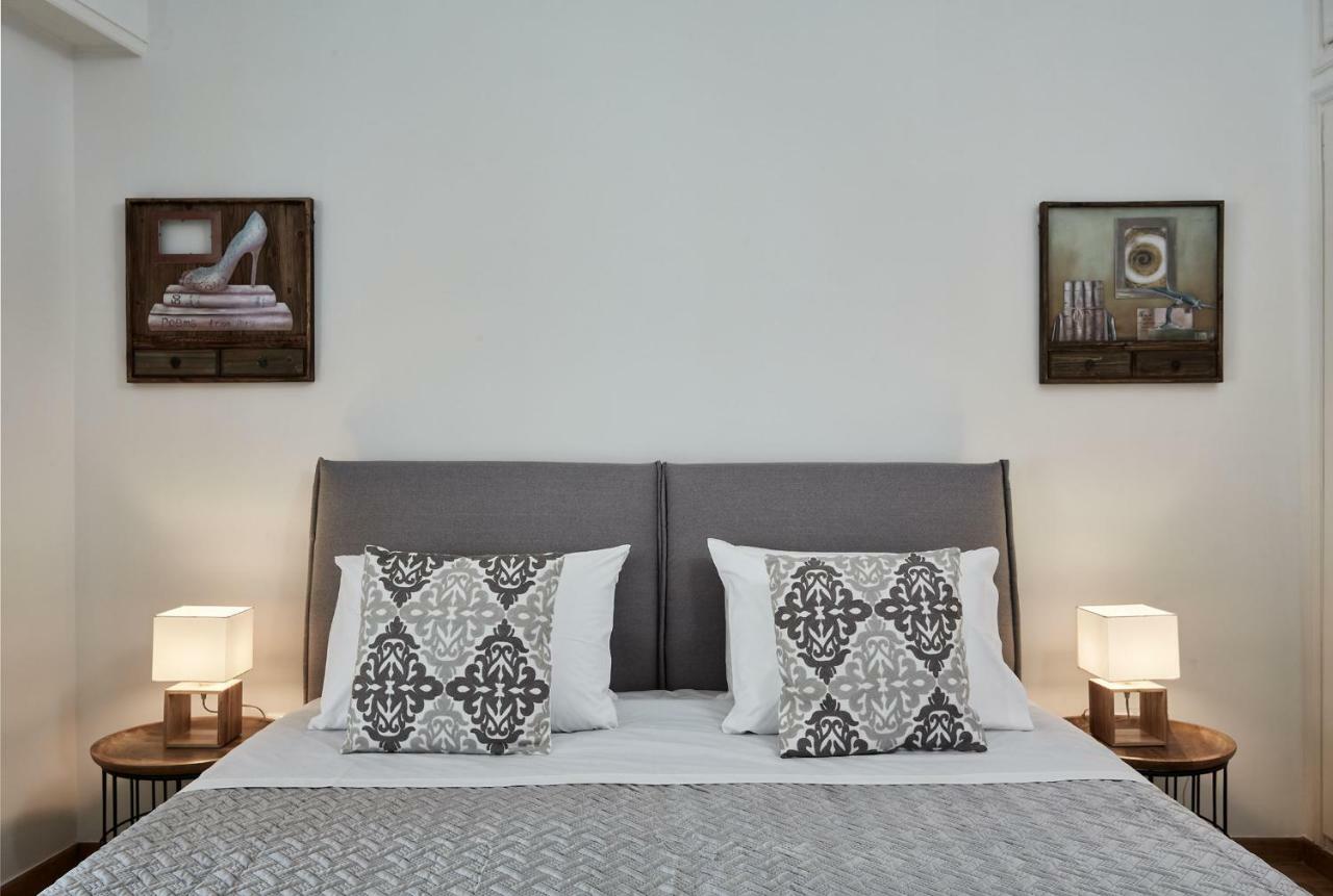 Chic One Bd Apartment With Hilton View Athen Eksteriør billede