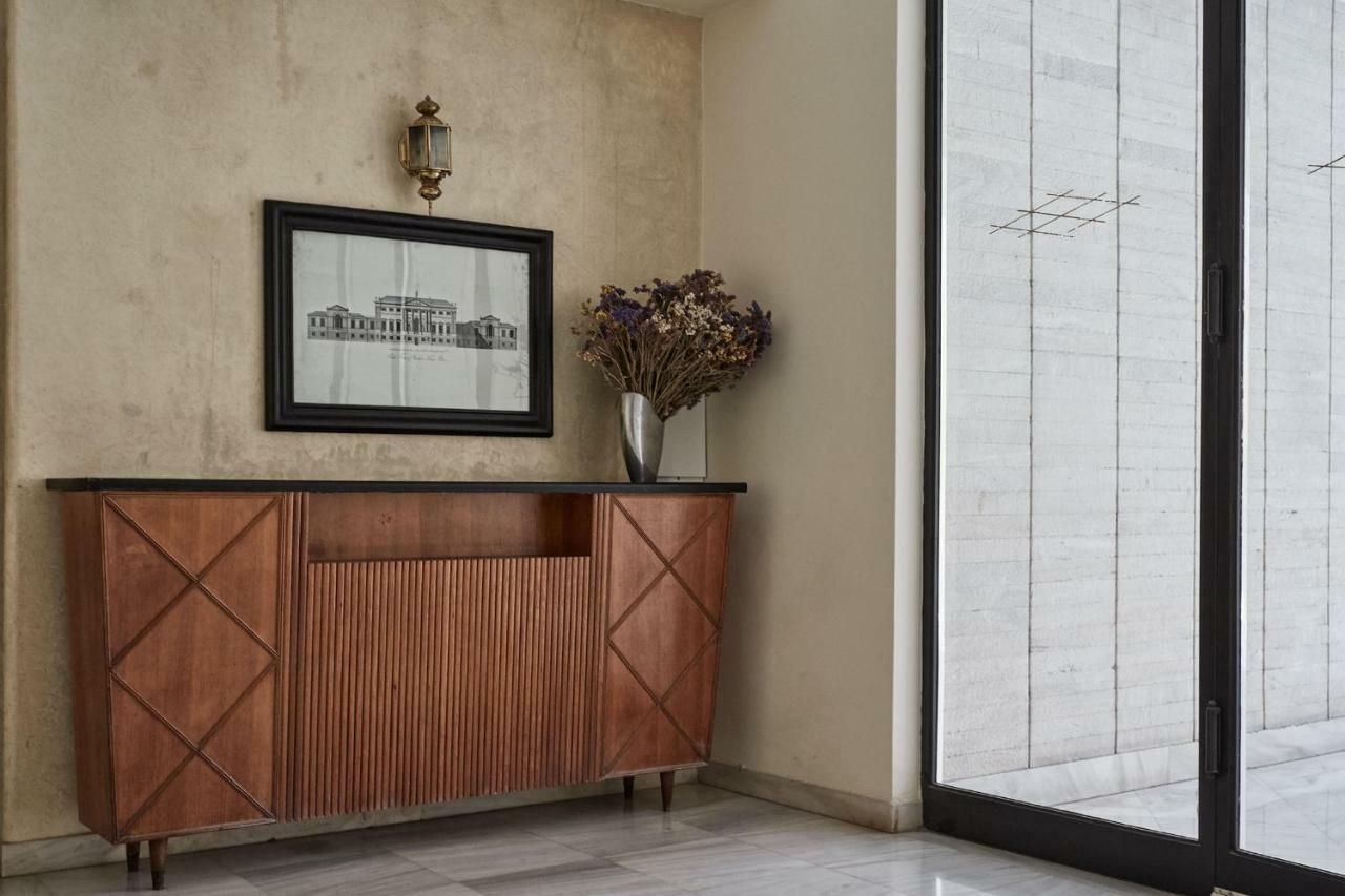 Chic One Bd Apartment With Hilton View Athen Eksteriør billede